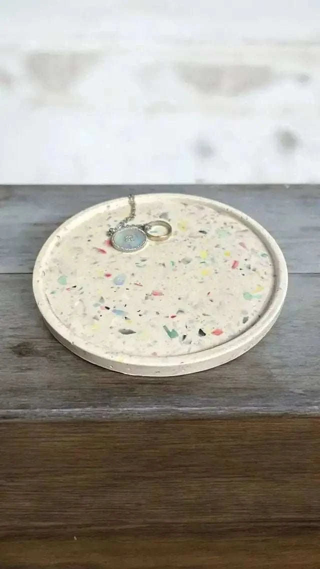 🌈 Vide-Poche Rond Blanc Effet Terrazzo Multicolore – Création artisanale en Jesmonite Epoxy Kawaii