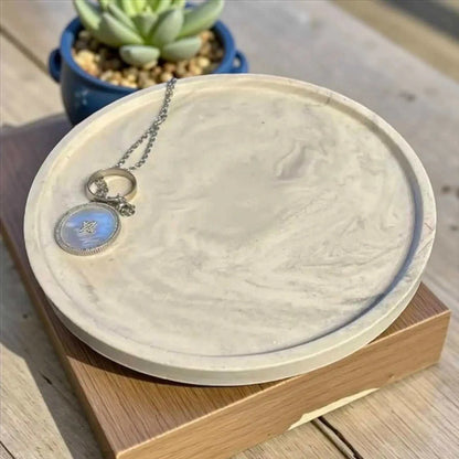 Vide-poche rond gris marbré en Jesmonite, design élégant et artisanal, finition satinée.