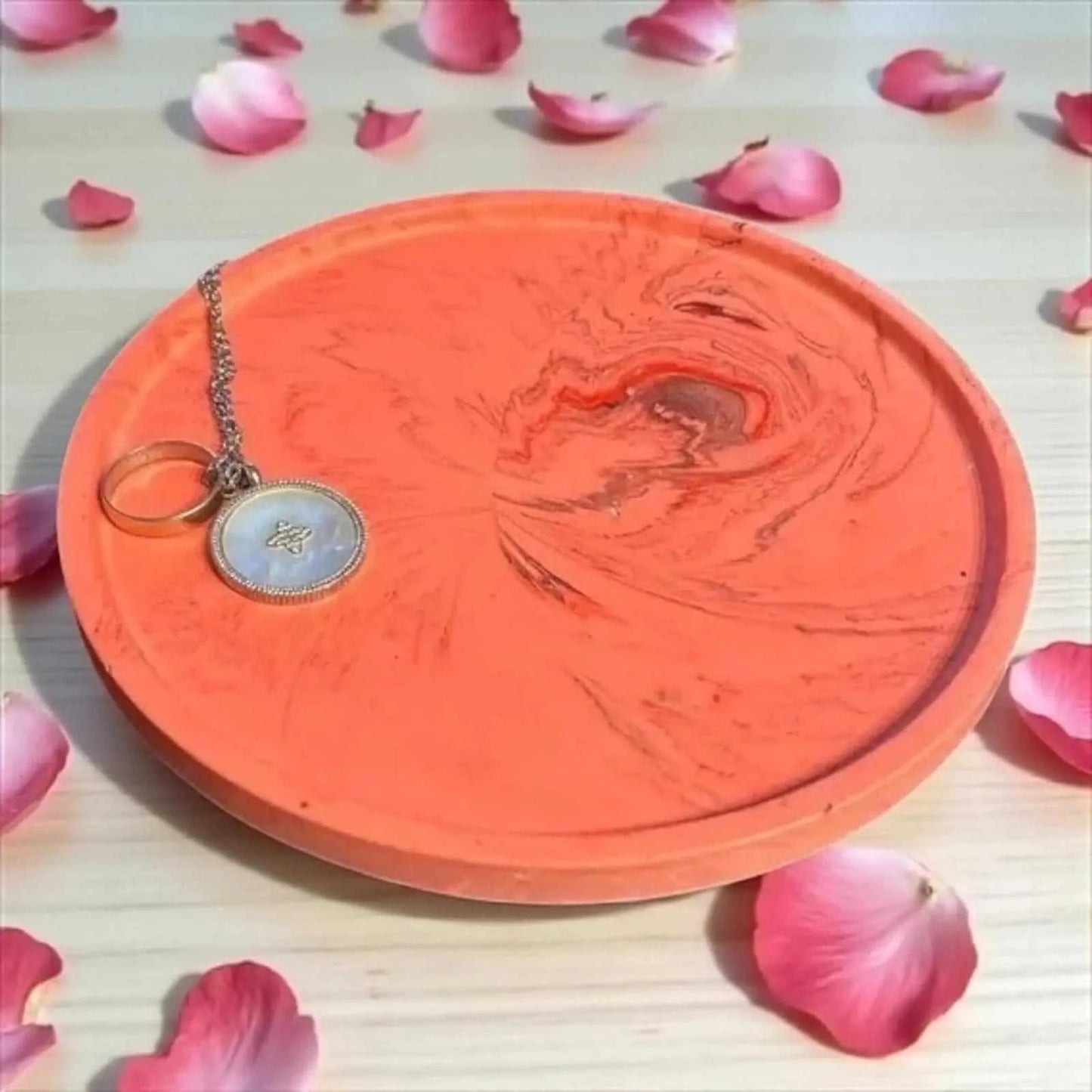 vide-poche rond marbré rouge artisanal en Jesmonite, finition satinée, pièce unique française