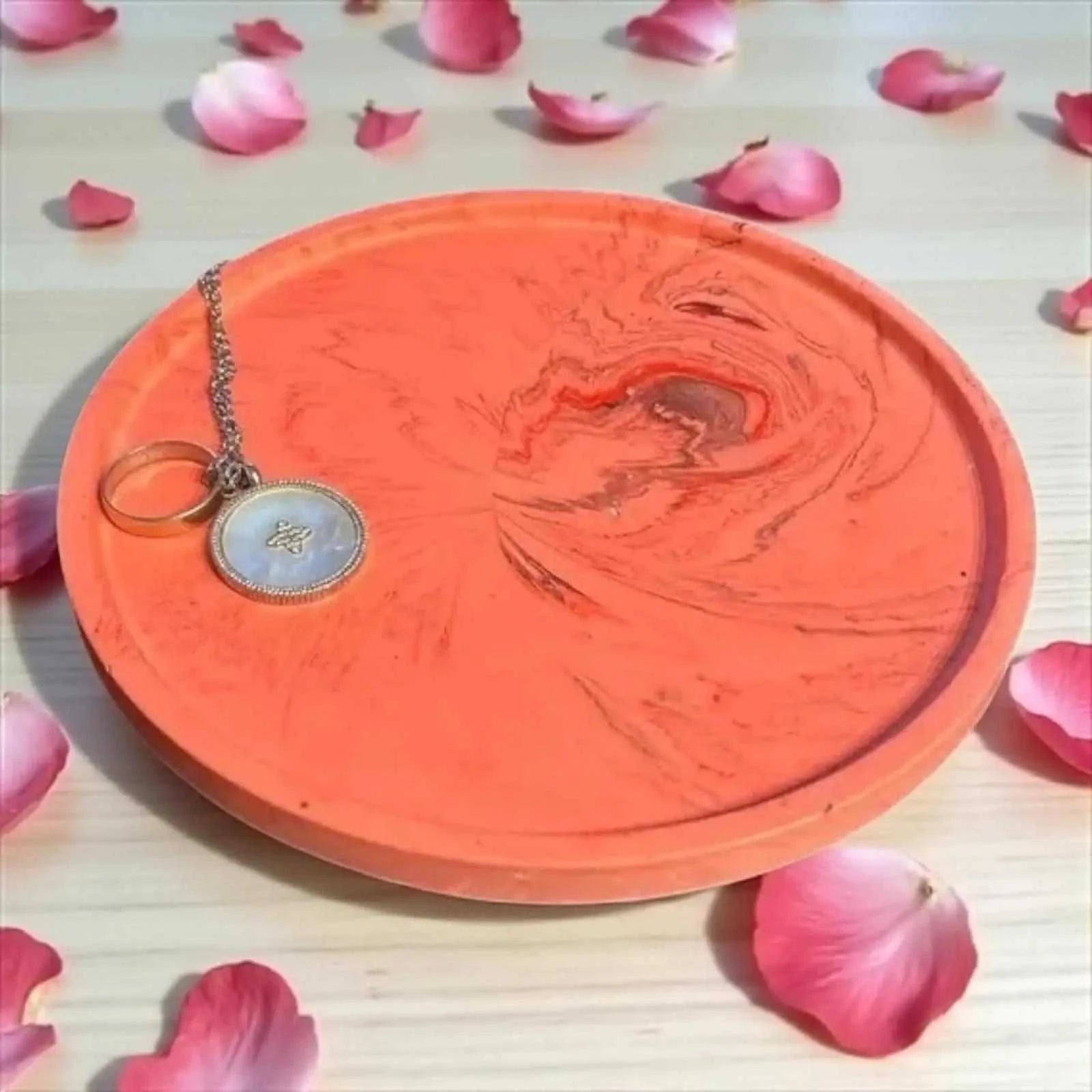 vide-poche rond marbré rouge artisanal en Jesmonite, finition satinée, pièce unique française