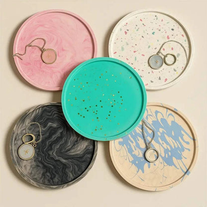 Vide-poche rond personnalisable en Jesmonite naturelle, création artisanale colorée et unique