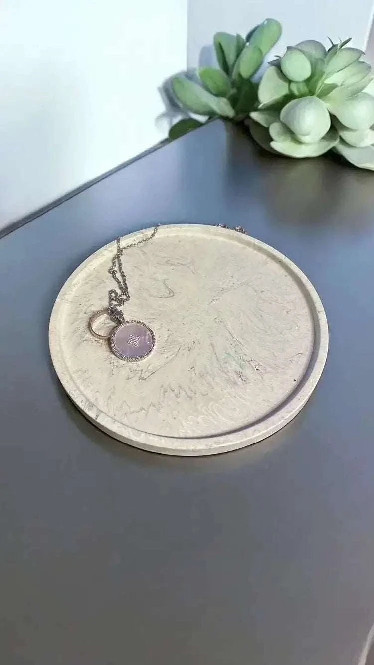 🌿 Vide-Poche Rond Vert Clair & Noir – Création artisanale en Jesmonite Epoxy Kawaii