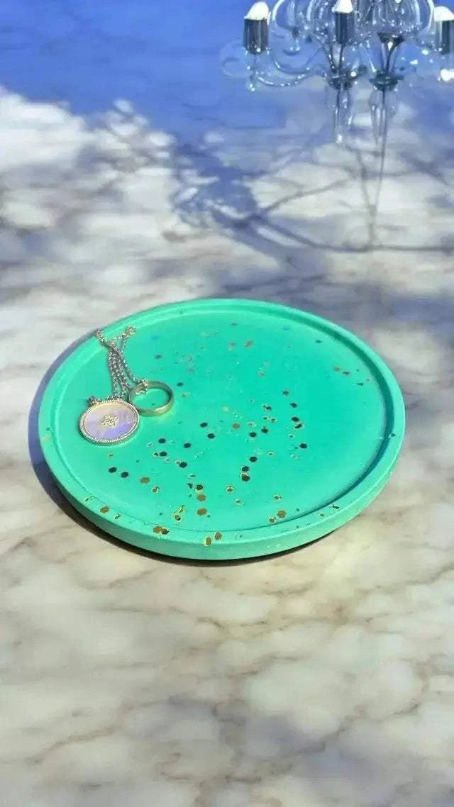 💚 Vide-Poche Rond Vert & Paillettes Dorées – Création artisanale en Jesmonite Epoxy Kawaii