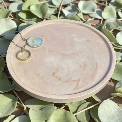 Vide-poche rond artisanal violet clair marbré rouge en Jesmonite écologique