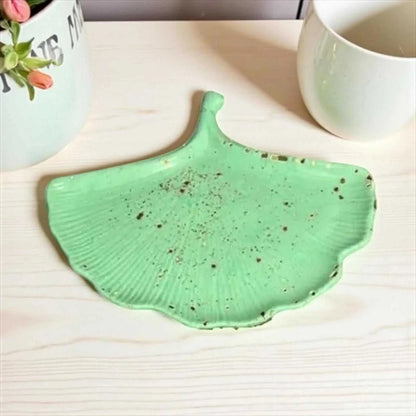 Vide-poches feuille de Ginkgo vert pastel avec paillettes dorées en Jesmonite naturelle artisanale